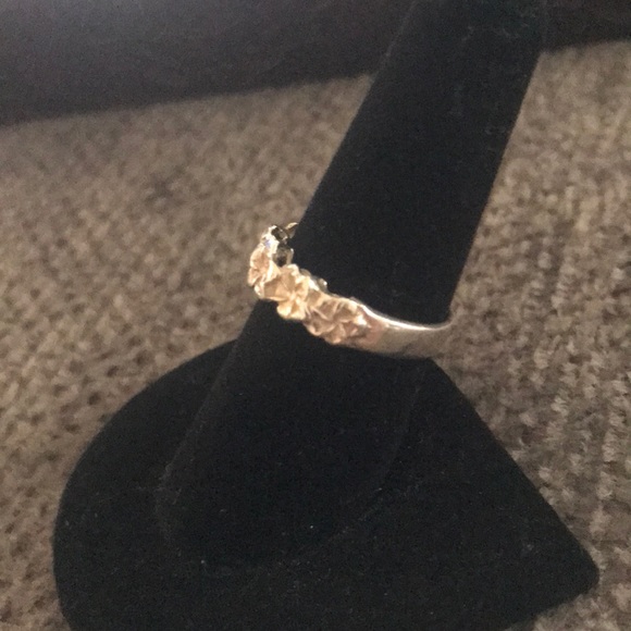 Flower ring - Picture 2 of 4